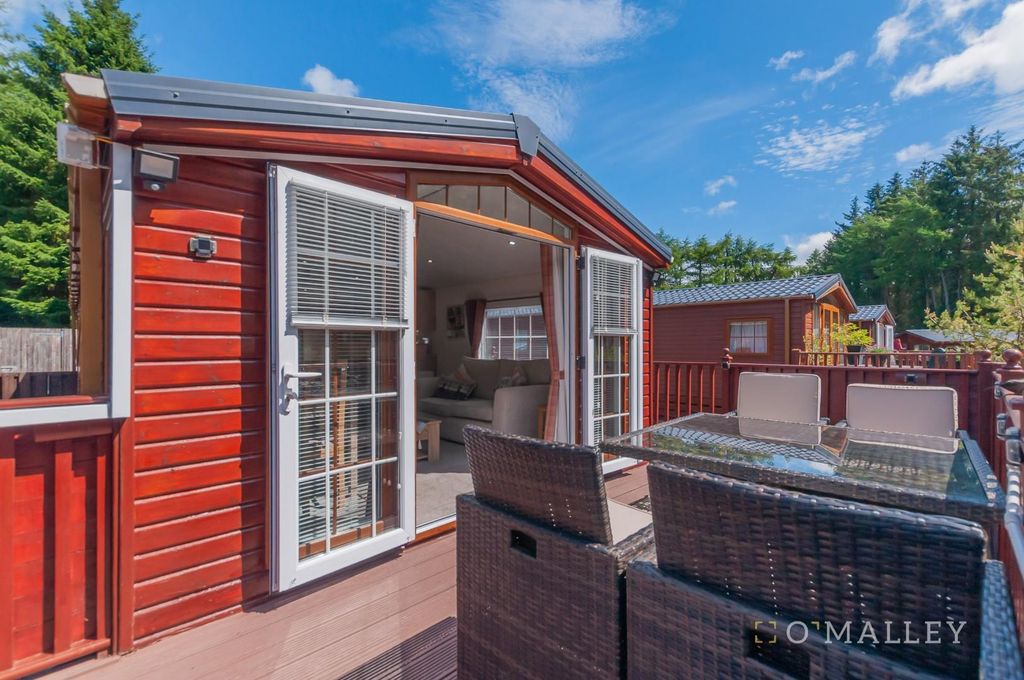 Property photo 1 of 18 Front External