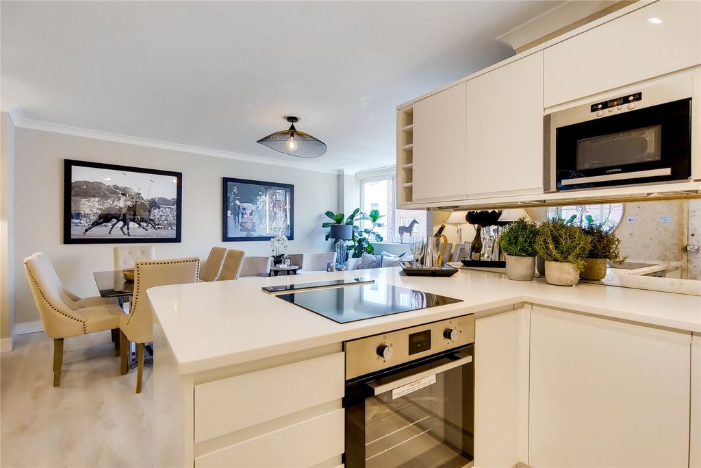 Property photo 2 of 10 Kitchen/Dining Room