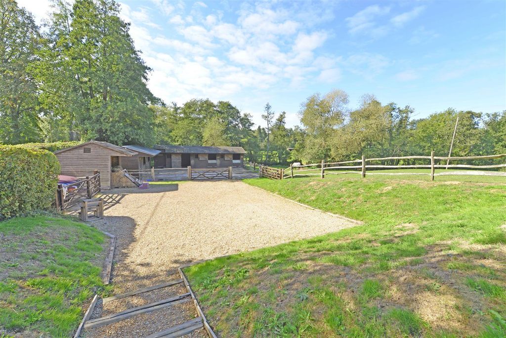 Property photo 3 of 27 Stable Yard And Parking