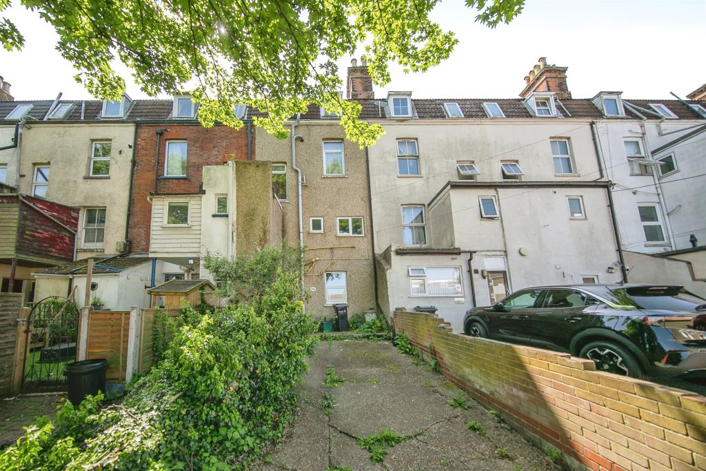 Property photo 1 of 6