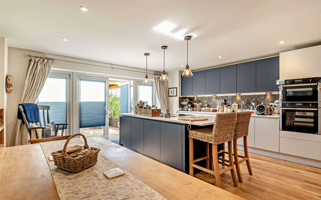 Property photo 2 of 20 Kitchen/Dining Area