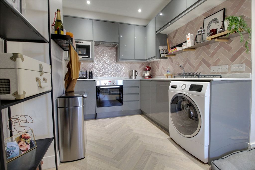 Property photo 3 of 7 3