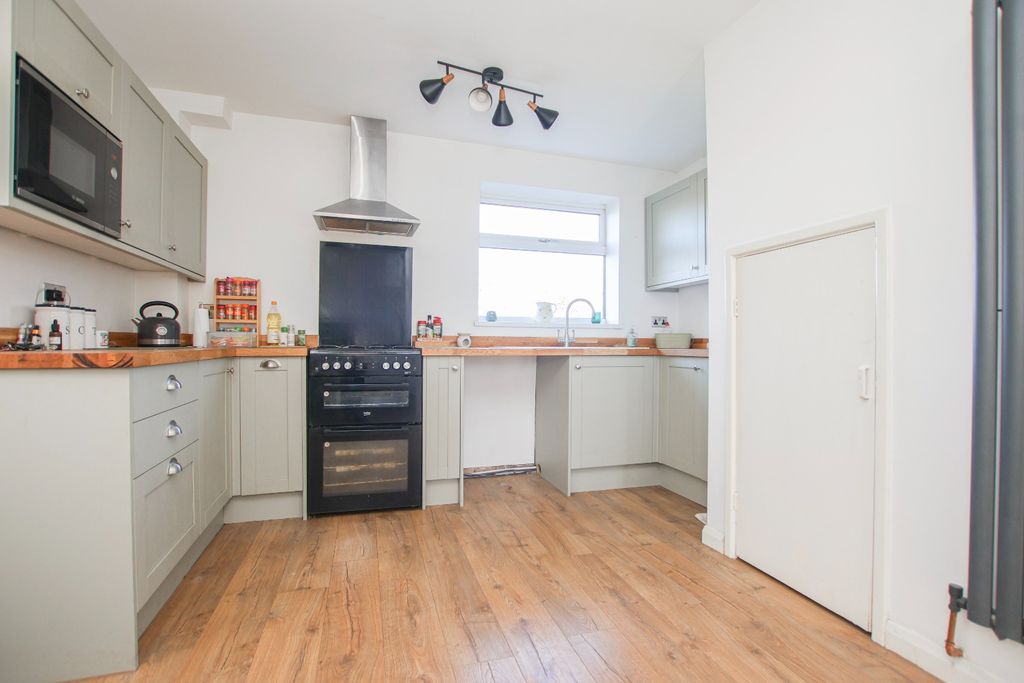 Property photo 2 of 16 4990241