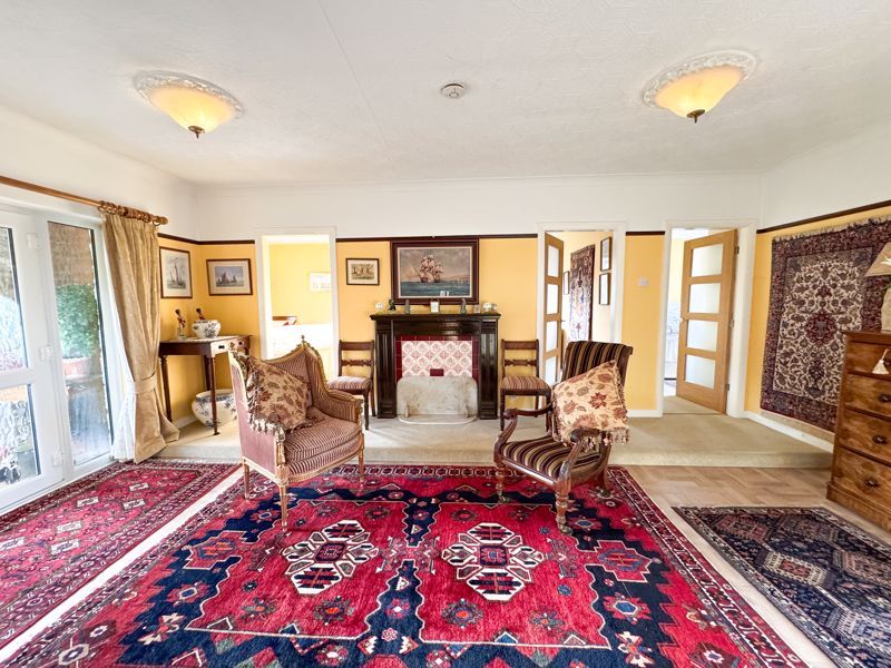 Property photo 3 of 17 Entrance Hall