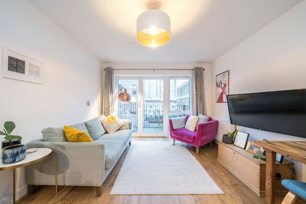 Property photo 2 of 9 Living Room