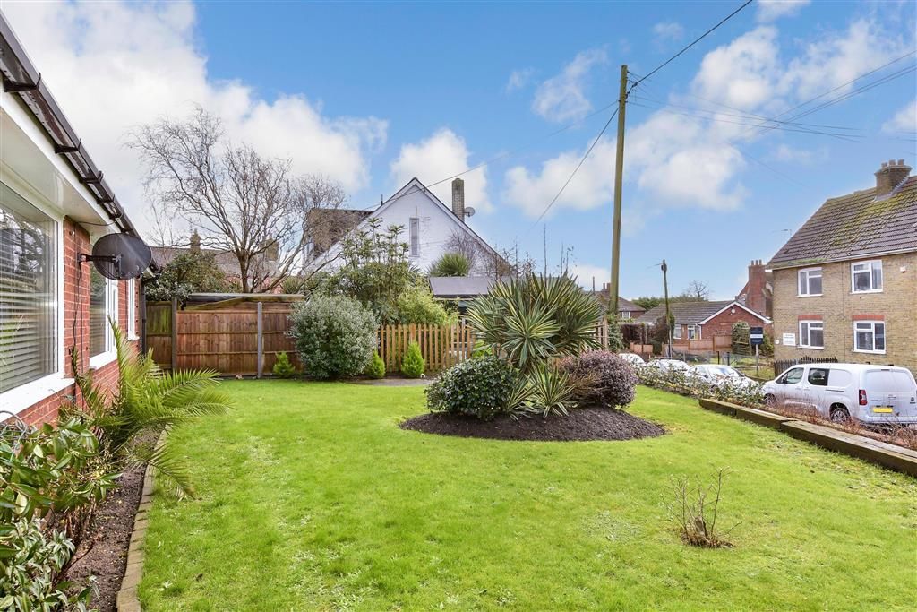 Property photo 1 of 11 Front Garden