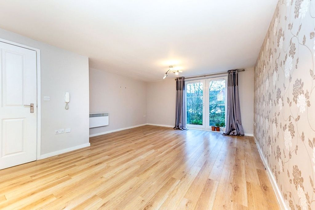 Property photo 3 of 8 Open Plan Living/Din