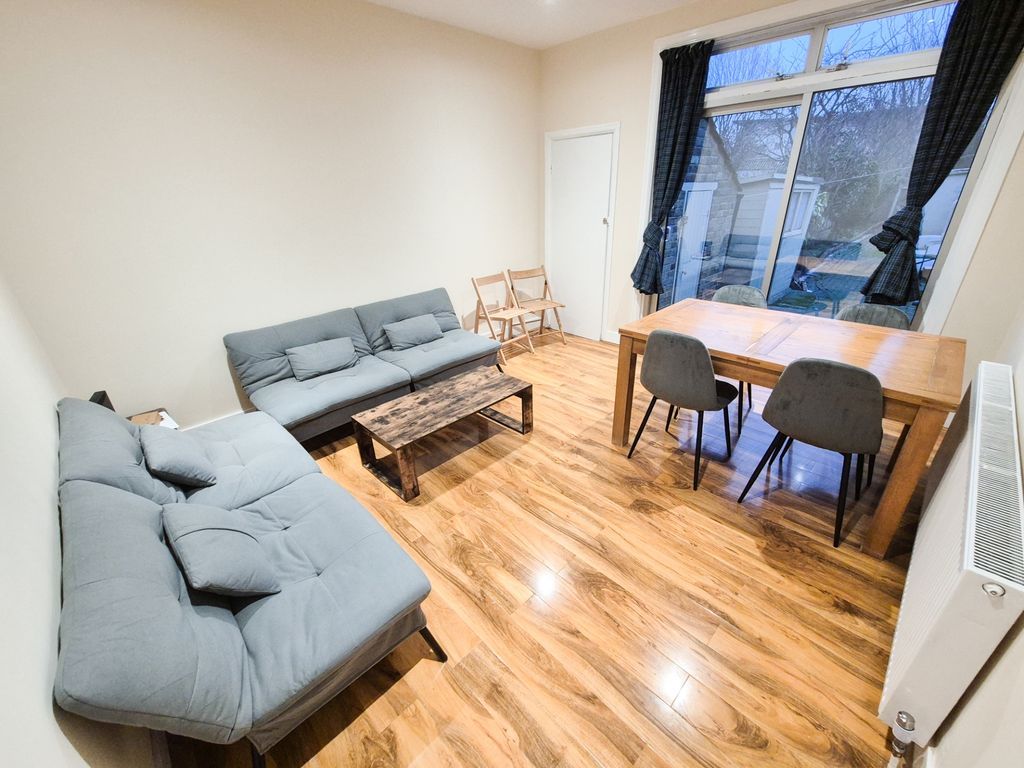 Property photo 2 of 7 Photo 3