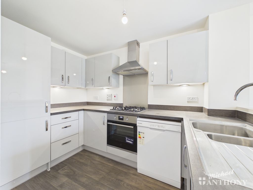 Property photo 2 of 18 Cam02773G0-Pr0409-Still005