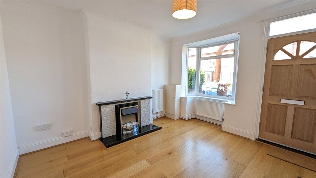 Property photo 2 of 11 Picture No. 14