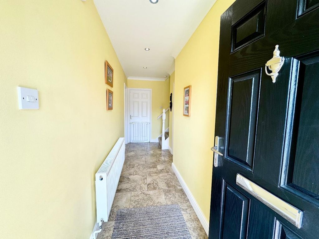 Property photo 2 of 25 Entrance Hallway