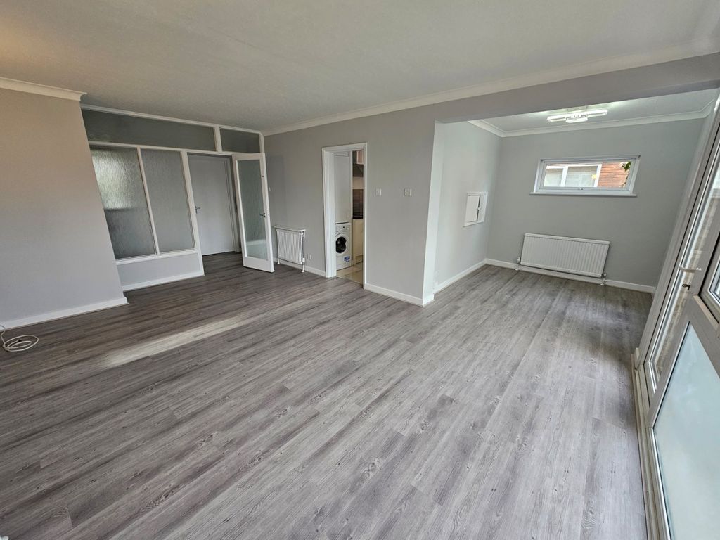 Property photo 3 of 10 Picture No. 27