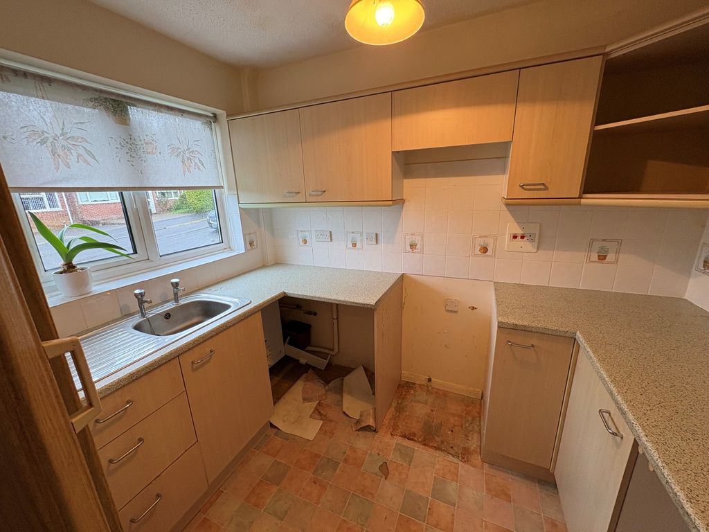 Property photo 3 of 12 Kitchen