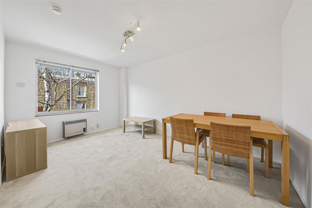 Property photo 1 of 6 Living Room