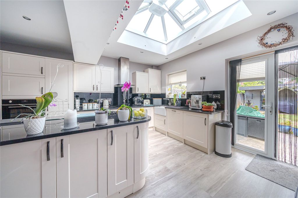 Property photo 1 of 18 Picture No. 05