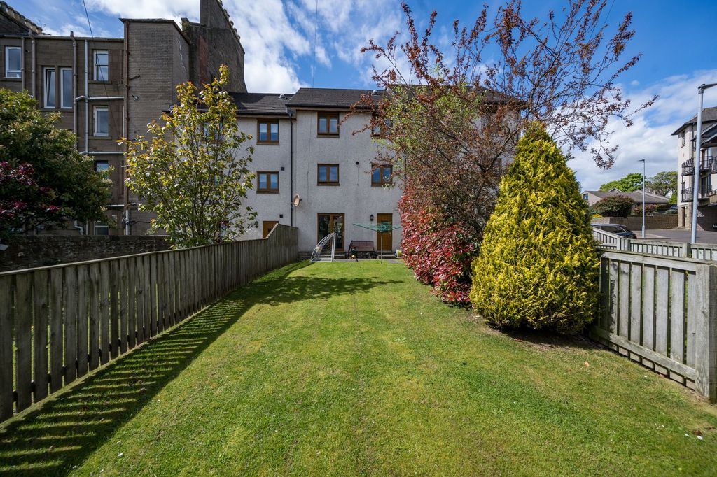 Property photo 2 of 21 Rear Garden
