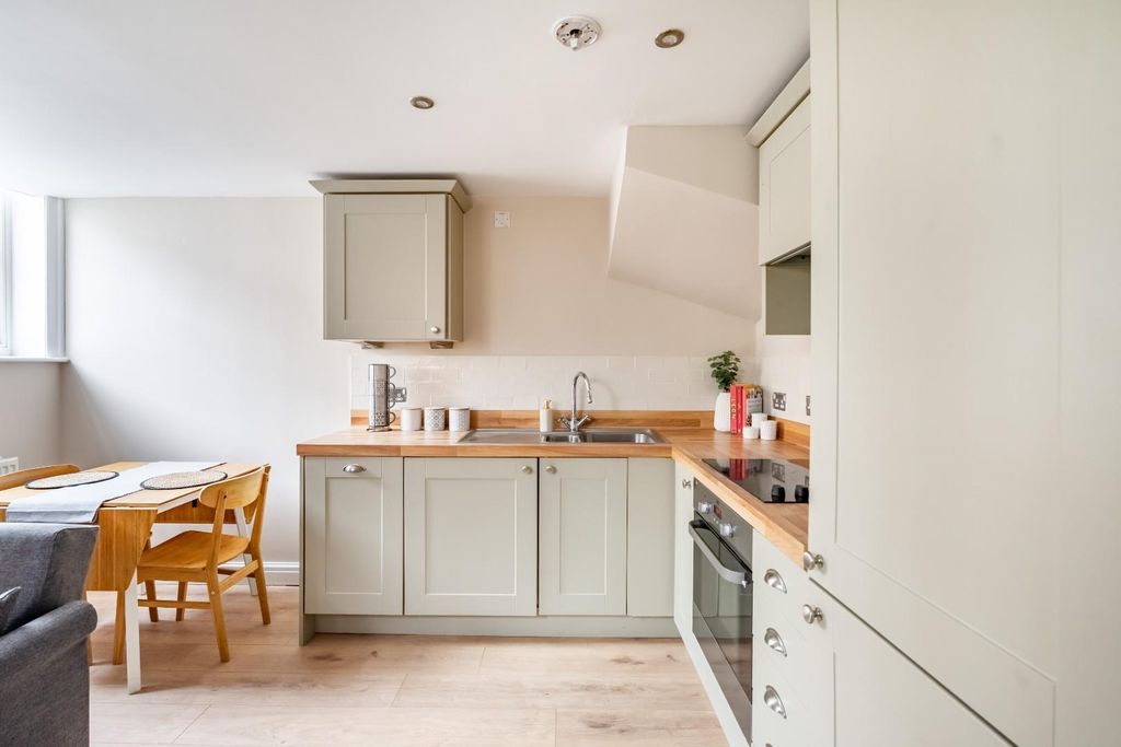 Property photo 3 of 12 21Bg-2.Jpg