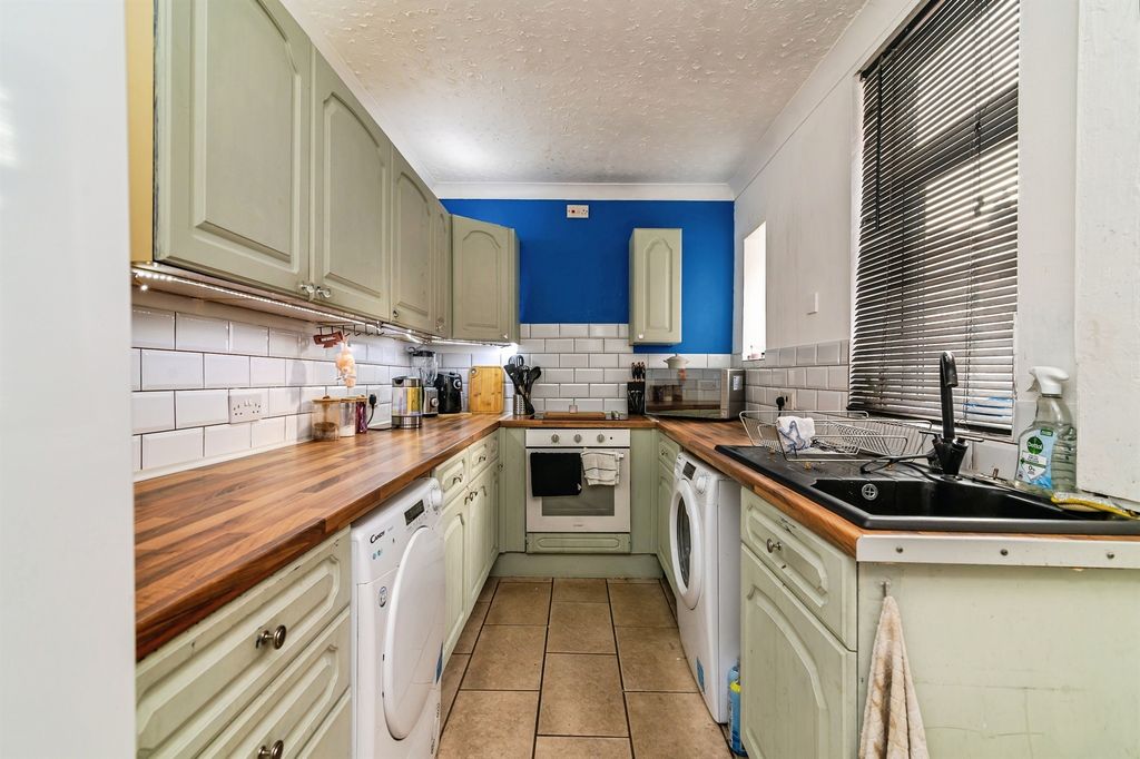 Property photo 2 of 13