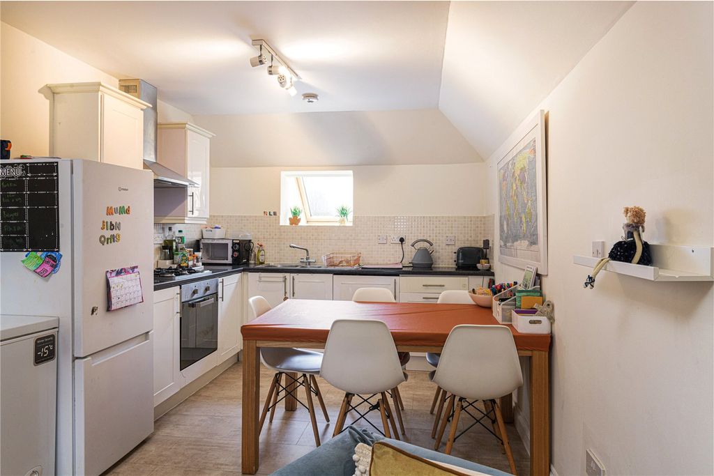 Property photo 3 of 11 Picture No. 15