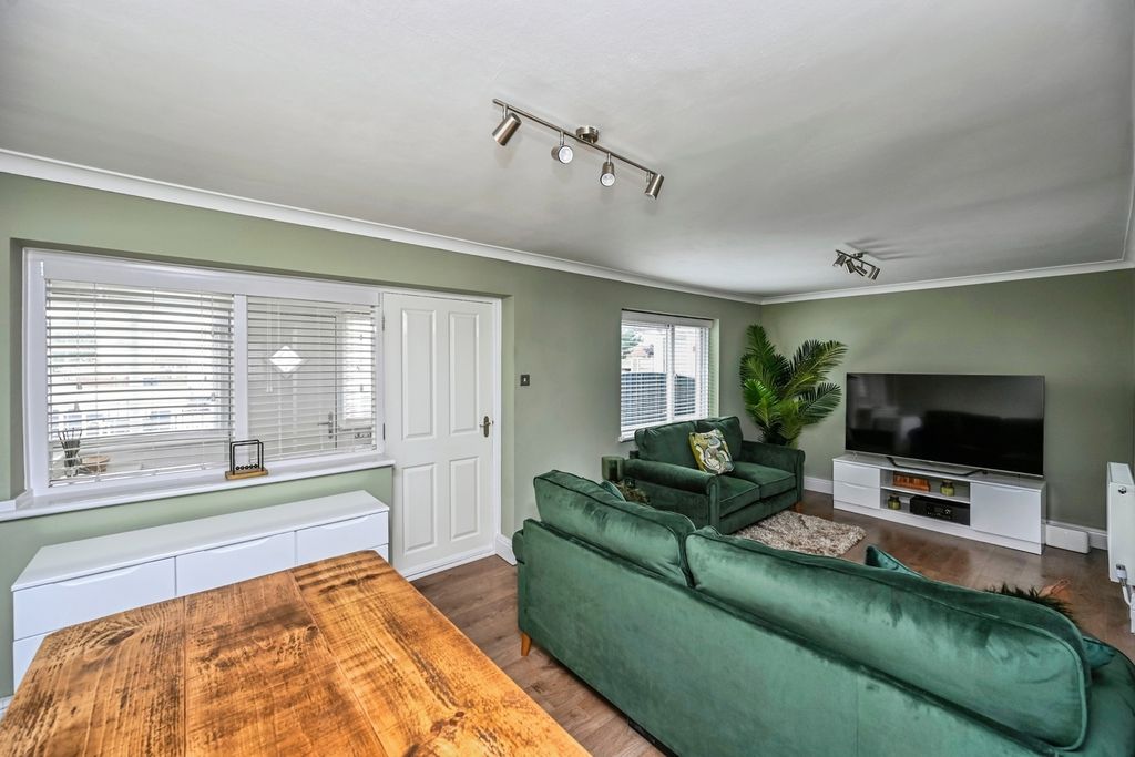 Property photo 3 of 16 Photo