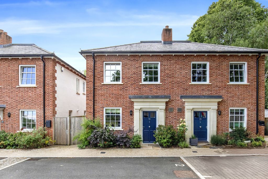 Property photo 1 of 32
