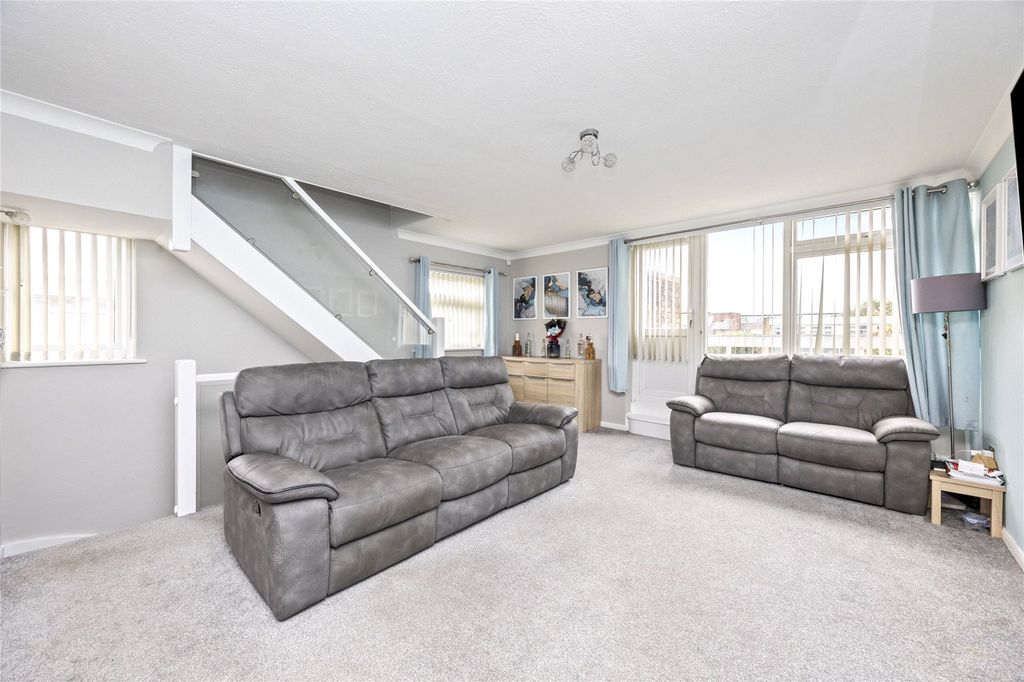 Property photo 3 of 25 Picture No. 06