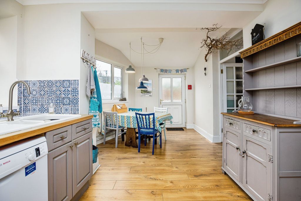 Additional image 4 of 5 bed property to rentCardigan SA43