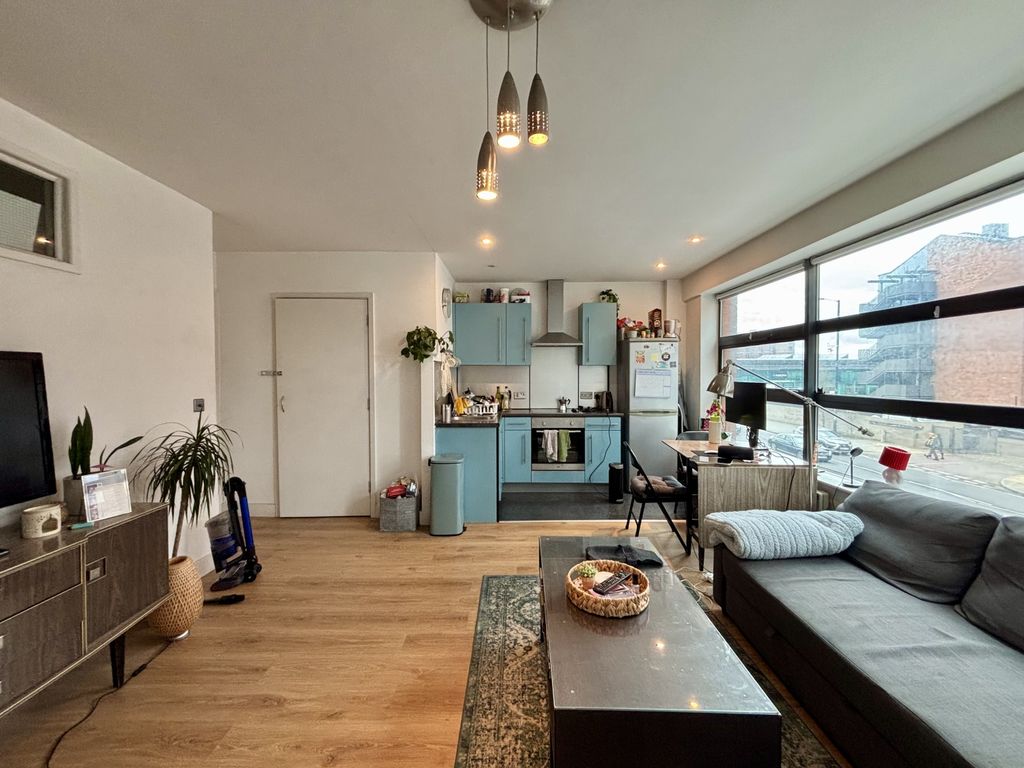 Property photo 1 of 11 Image00004