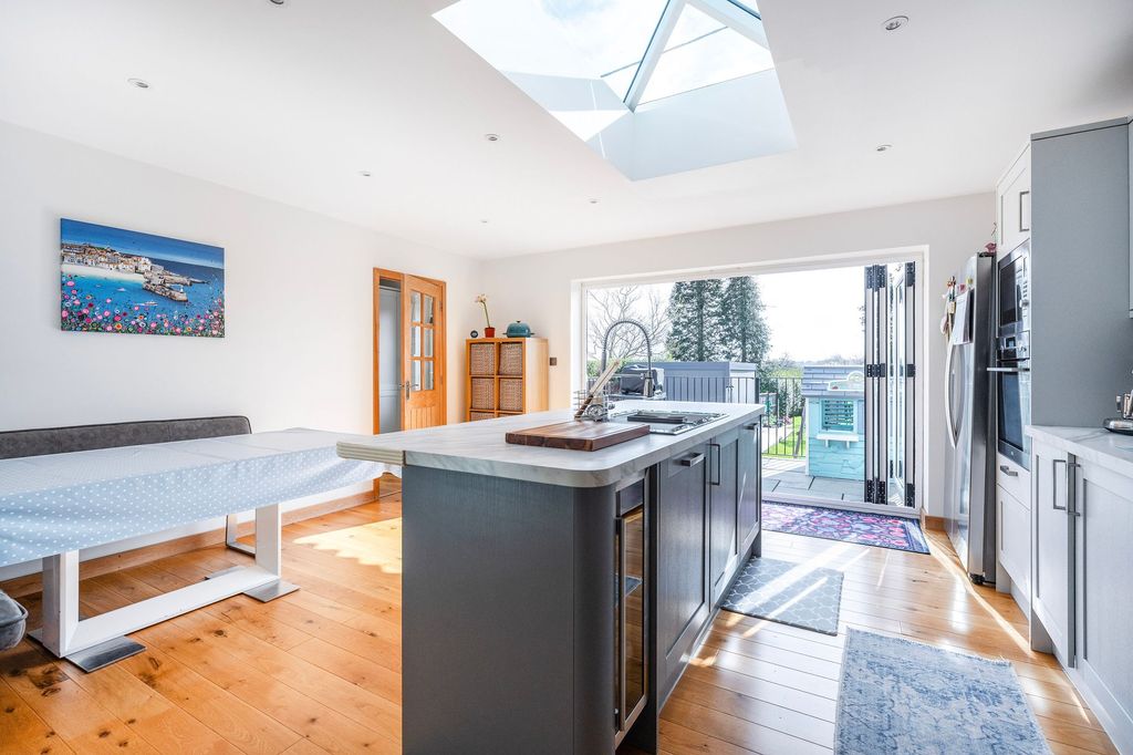 Property photo 2 of 24