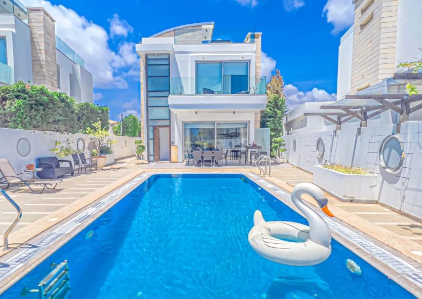 Property photo 1 of 28