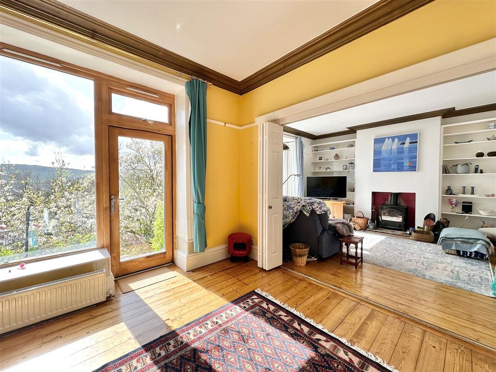 Property photo 3 of 23