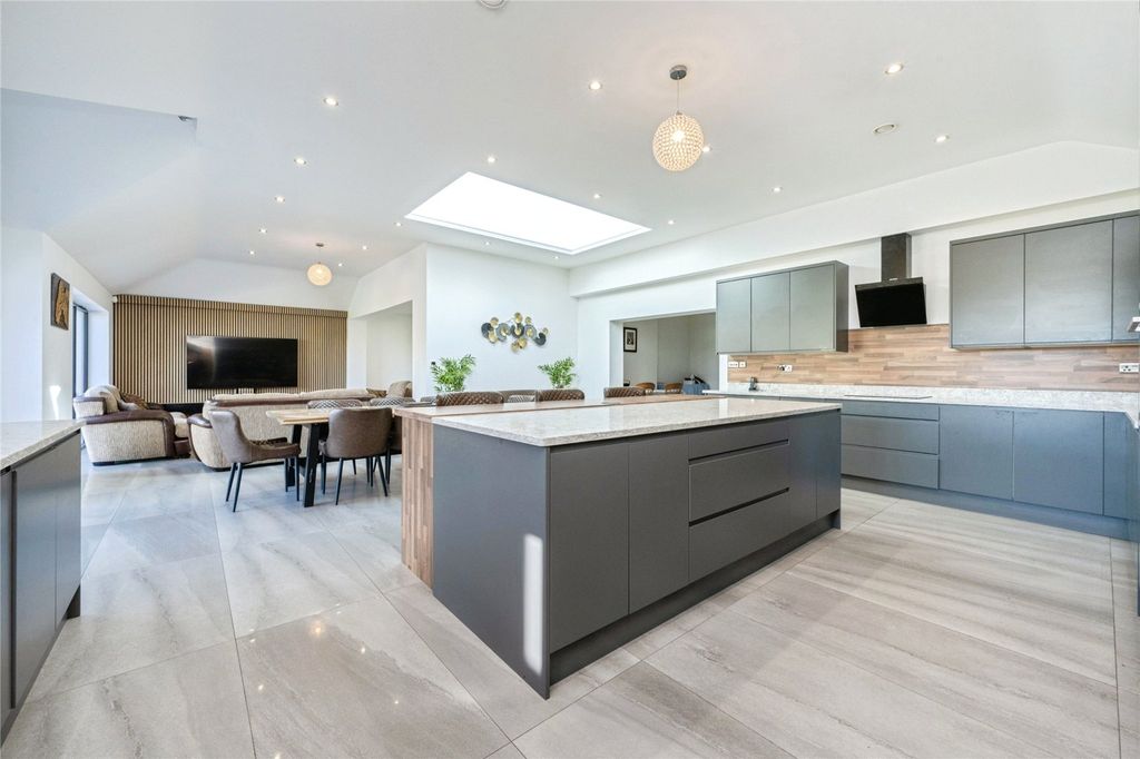 Property photo 2 of 46 Kitchen/Family Room