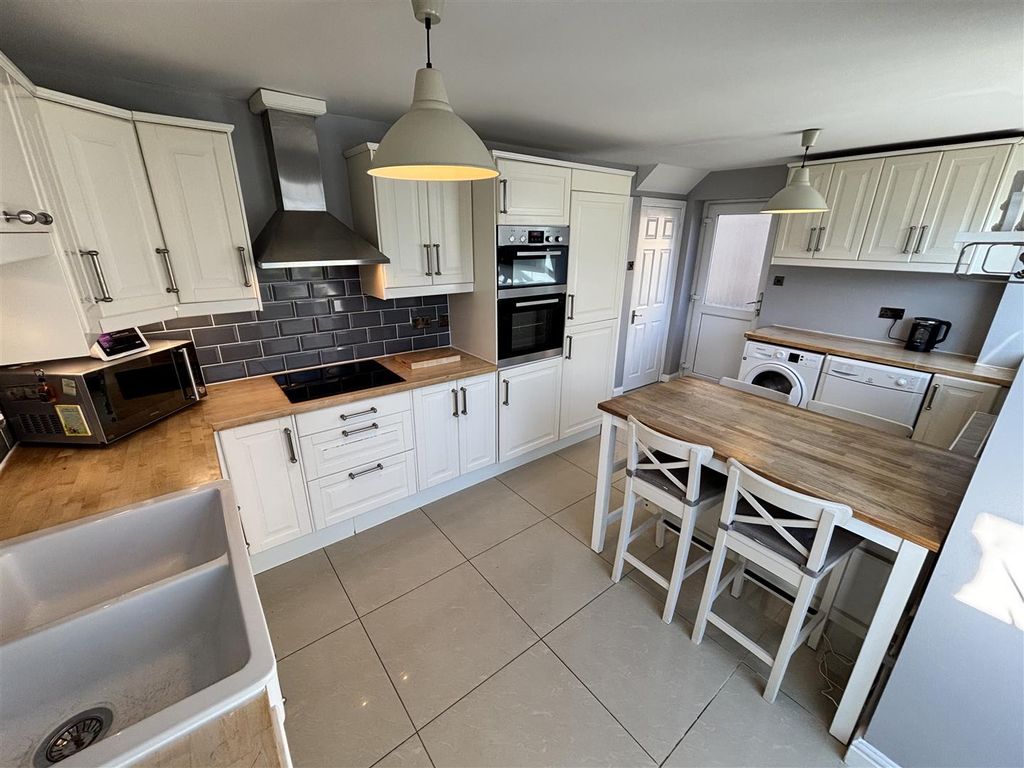 Property photo 3 of 16 Kitchen/Breakfast Room