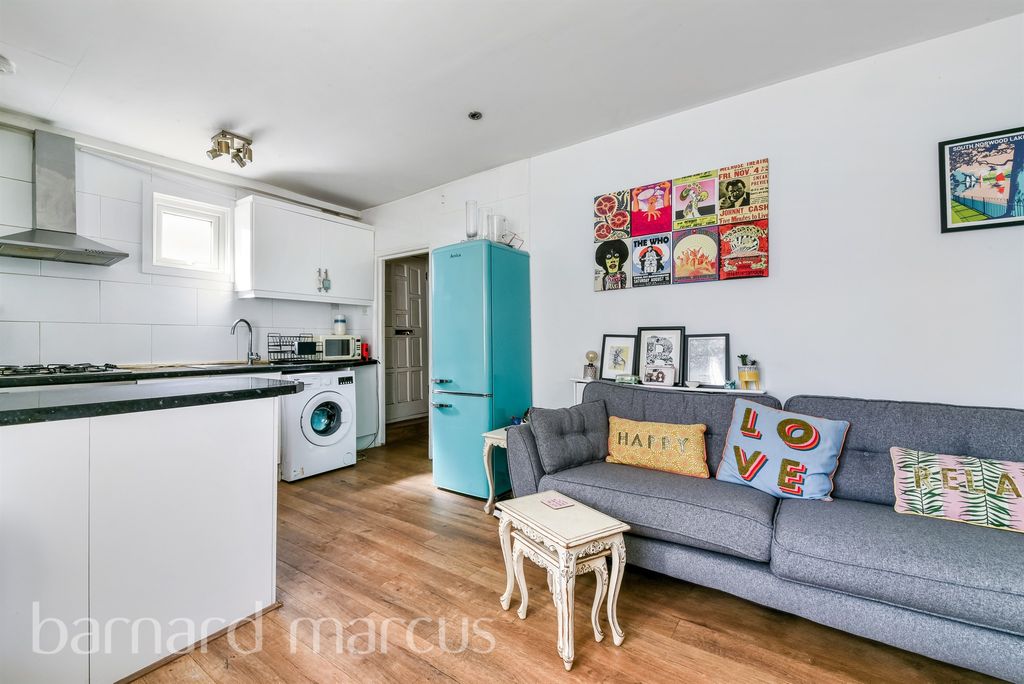 Property photo 2 of 8