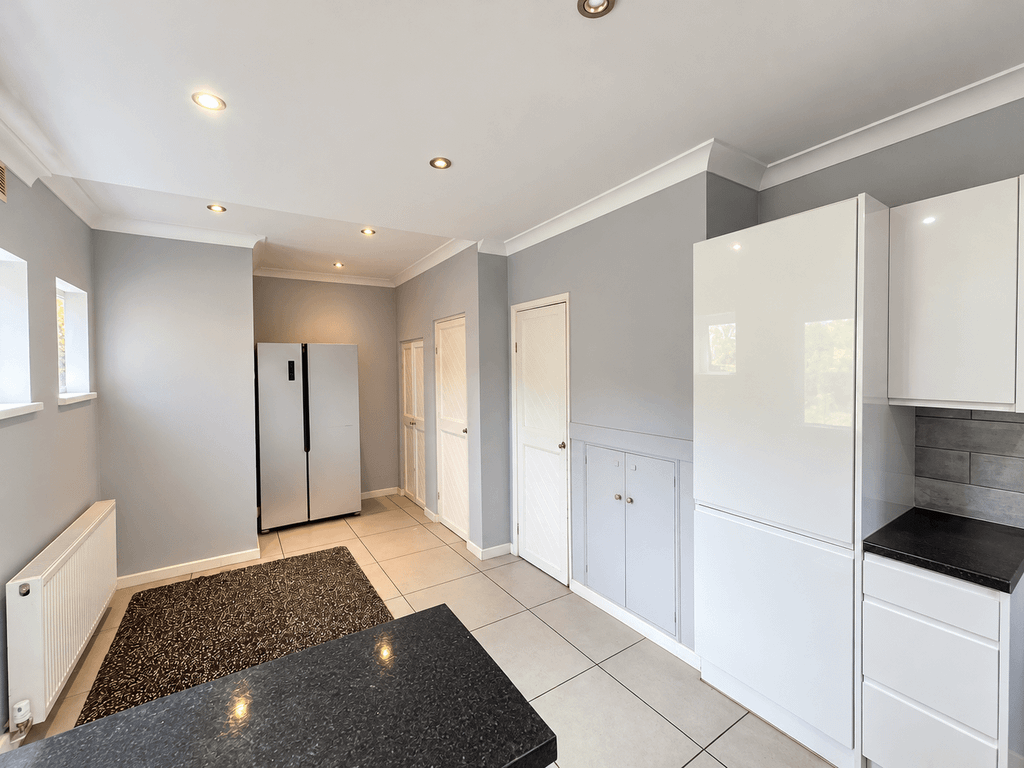Property photo 3 of 10 Bright Tidy Kitchen With Silver Fridge-8