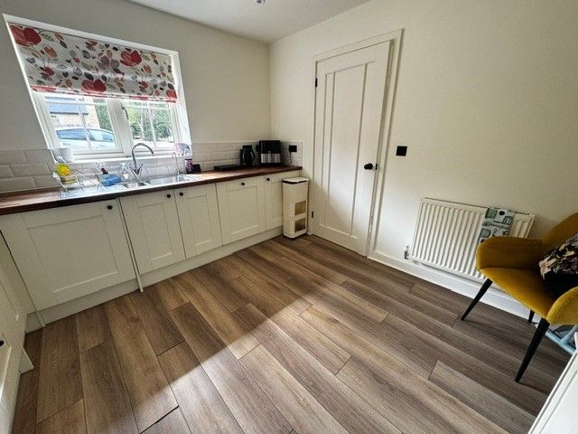 Property photo 2 of 11 Kitchen