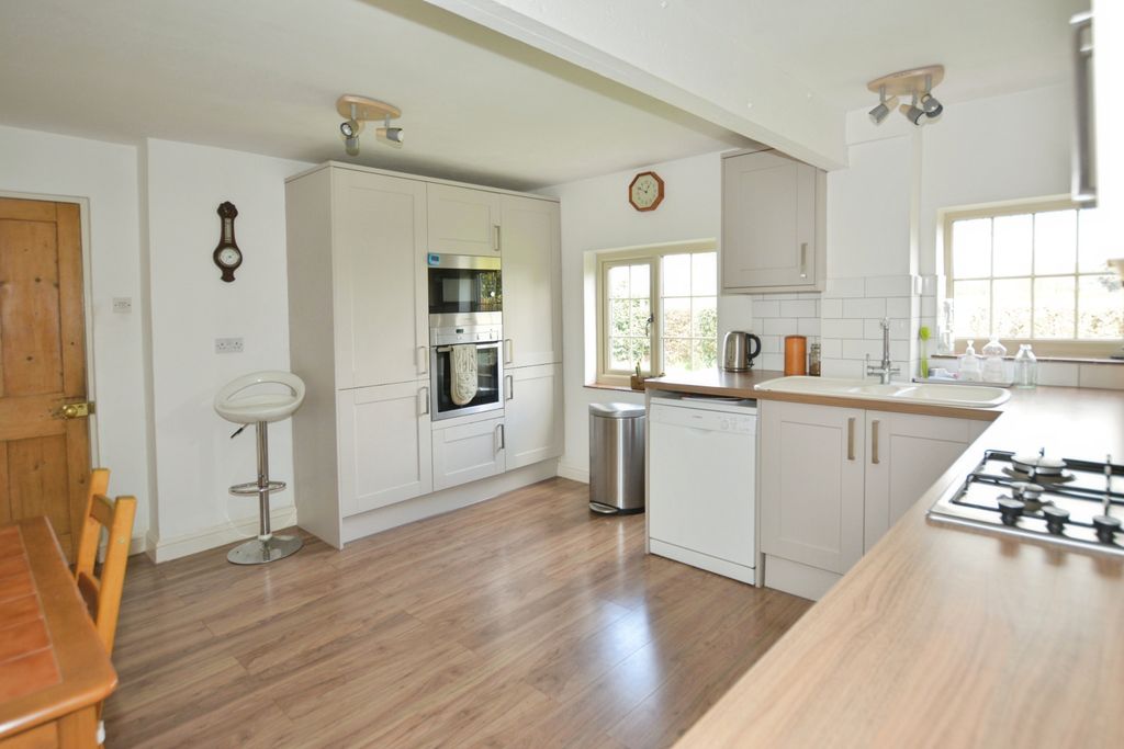 Property photo 2 of 36 Kitchen-Breakfast Room (2)