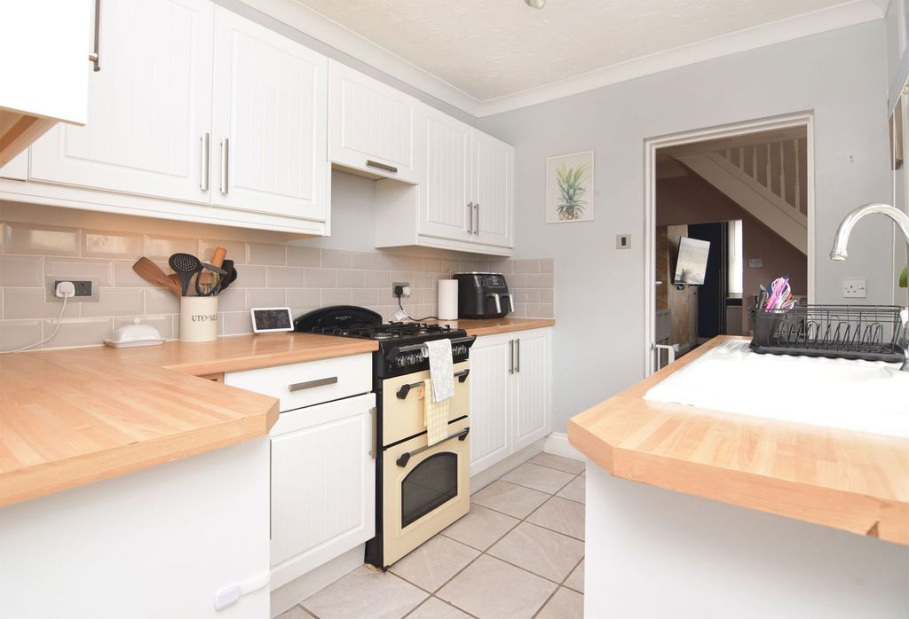 Property photo 2 of 16