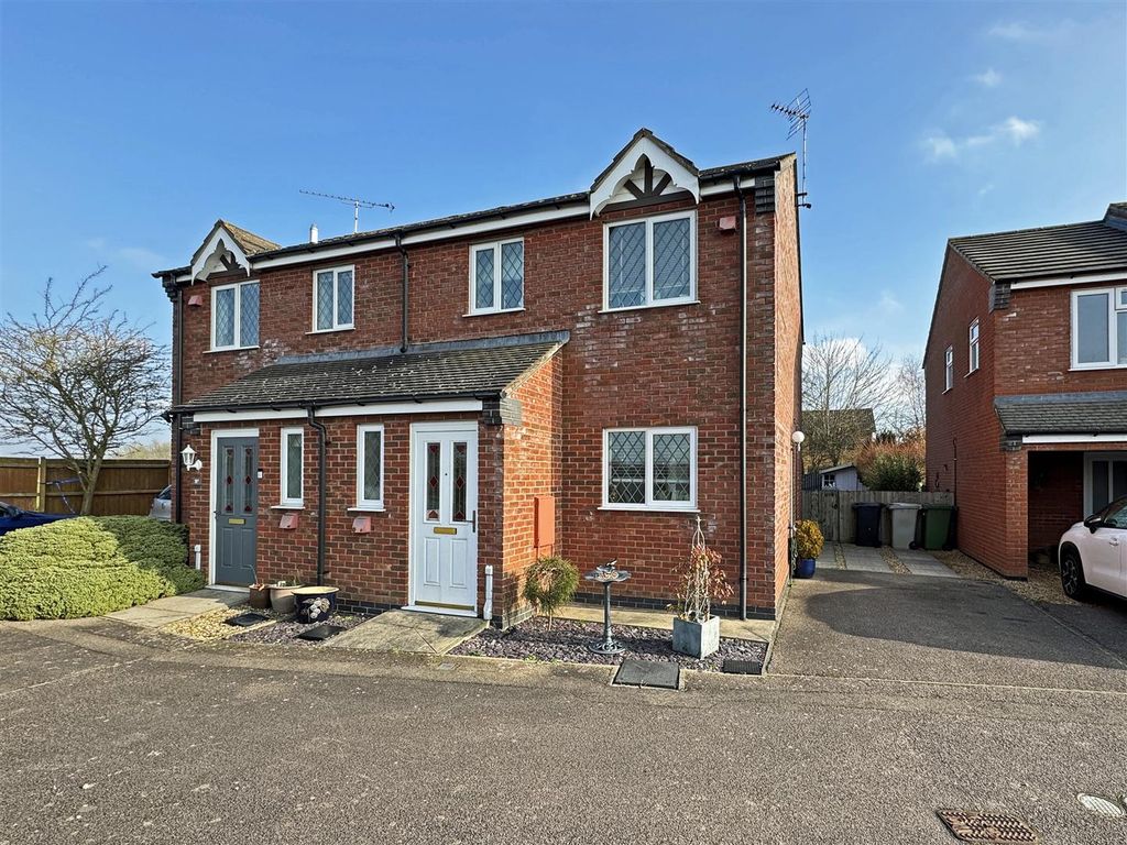 Property photo 1 of 13 Plover Road, Essendine