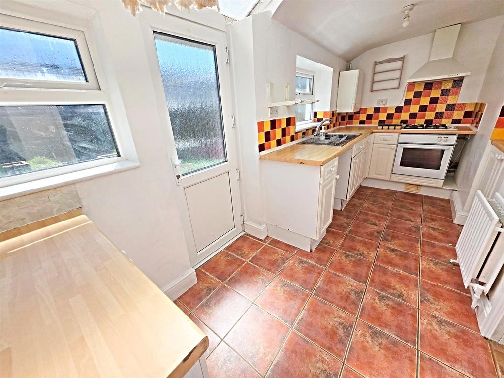Property photo 3 of 14 Kitchen