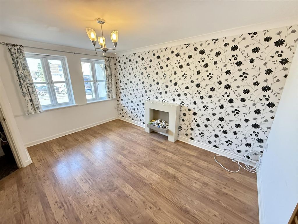 Property photo 3 of 16 Living Room