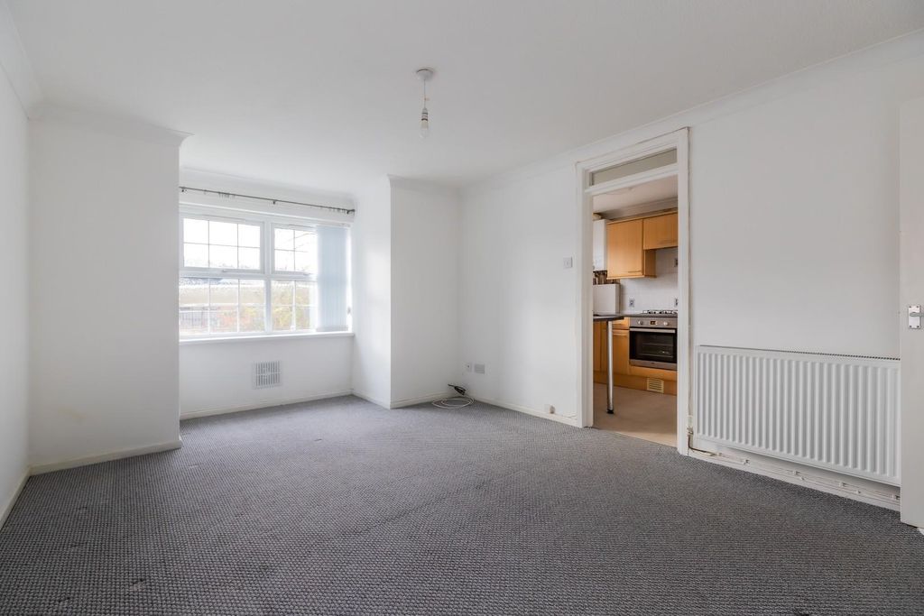 Property photo 2 of 11 Lounge