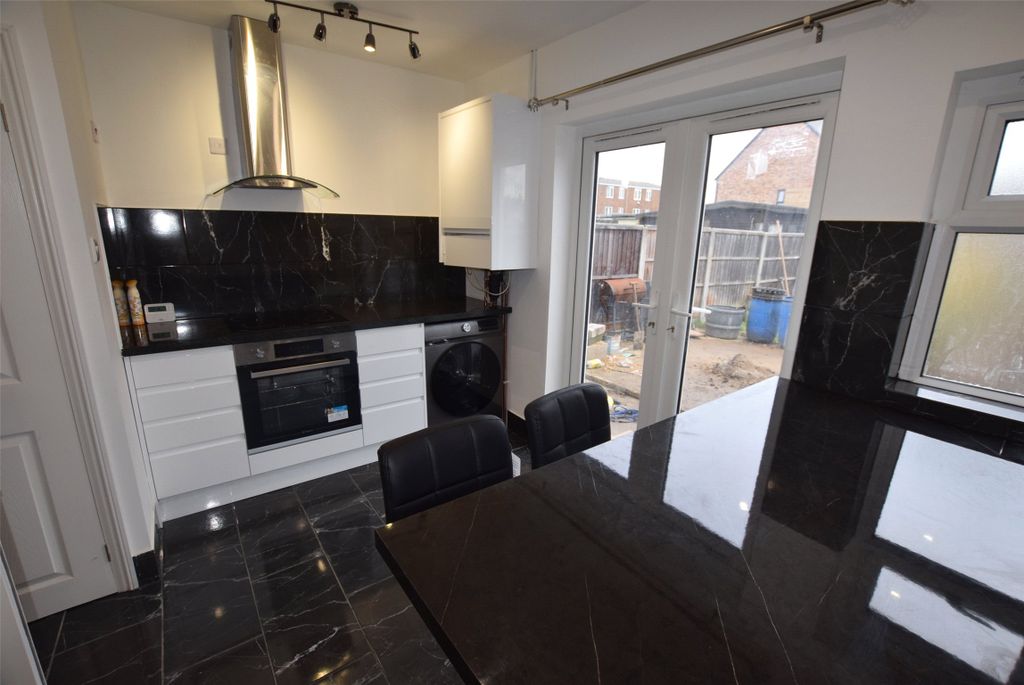 Property photo 2 of 12 Picture No. 17