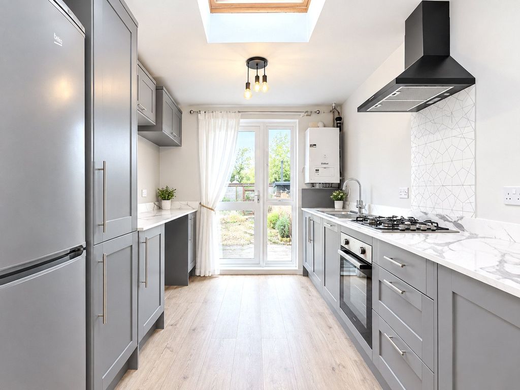 Property photo 3 of 9 Kitchen