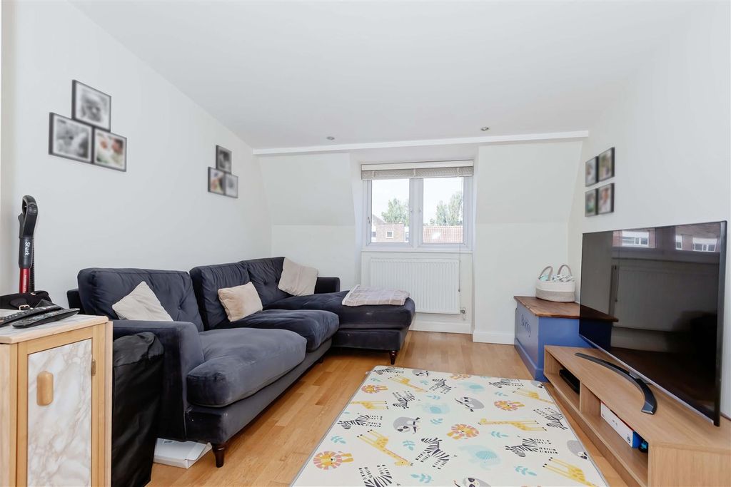 Property photo 3 of 11 Goring Rd_5.Jpg