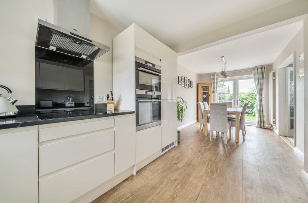 Property photo 3 of 19 1304589-7-6842Bfd...