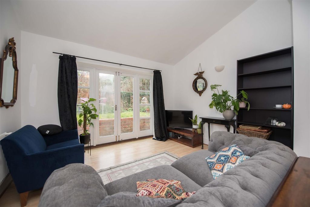 Property photo 2 of 11