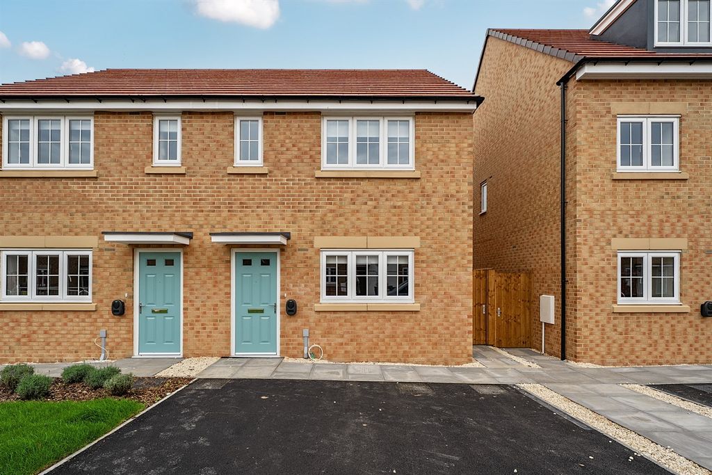 Property photo 1 of 18 External