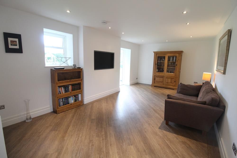 Property photo 3 of 10 Lounge