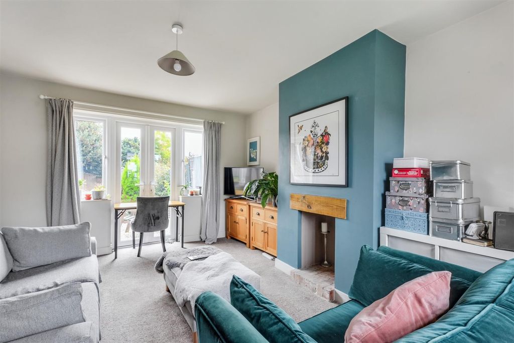 Property photo 2 of 22 Lounge